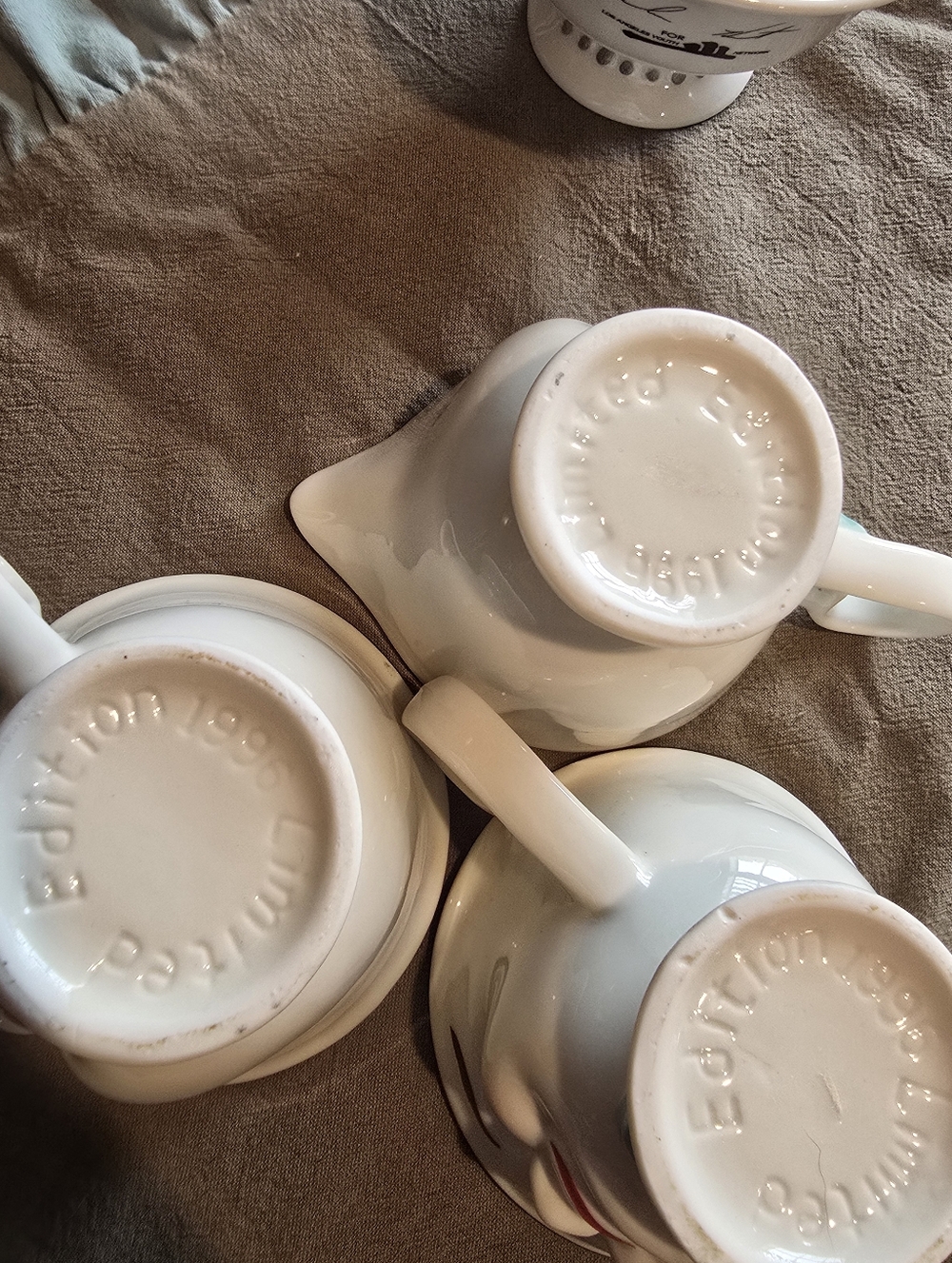 Set Of 4 Baileys Irish Creme Winking Mugs And Creamer - Picture 10 of 10